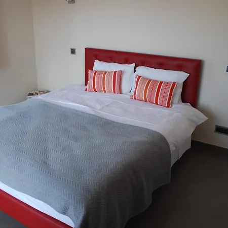 Villa Carvoeiro Sleeps 6 With Pool Air Con And Wifi *